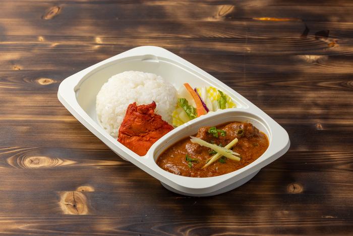 カレーと炭焼きチキンのお弁当