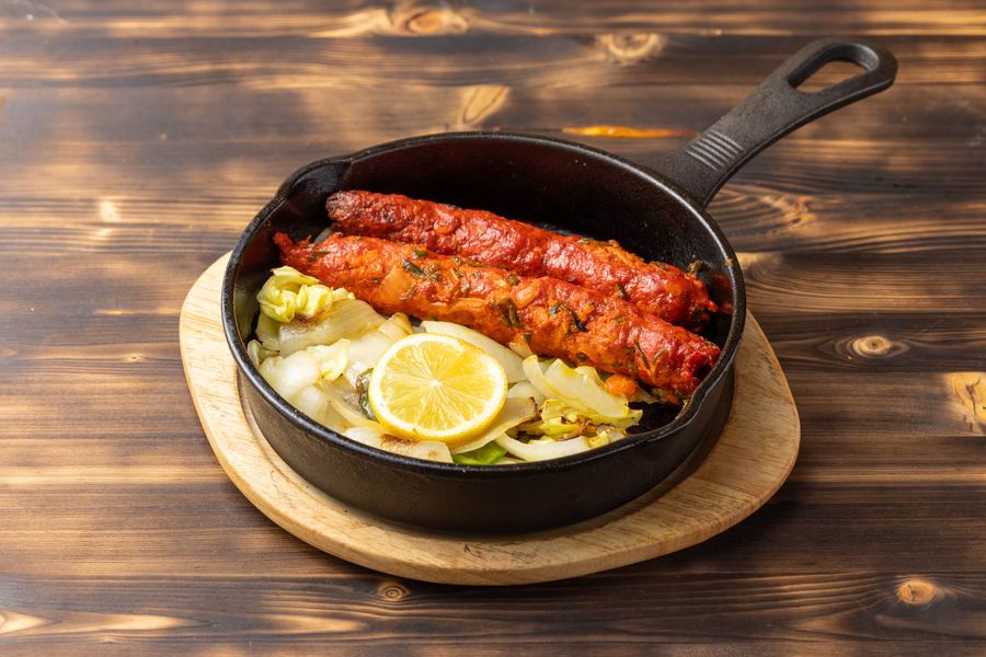 タンドールで焼いたシークカバブ2本